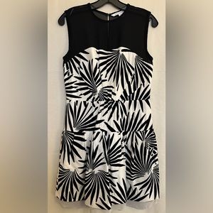 EUC Diane Von Furstenberg black & cream dress size 4